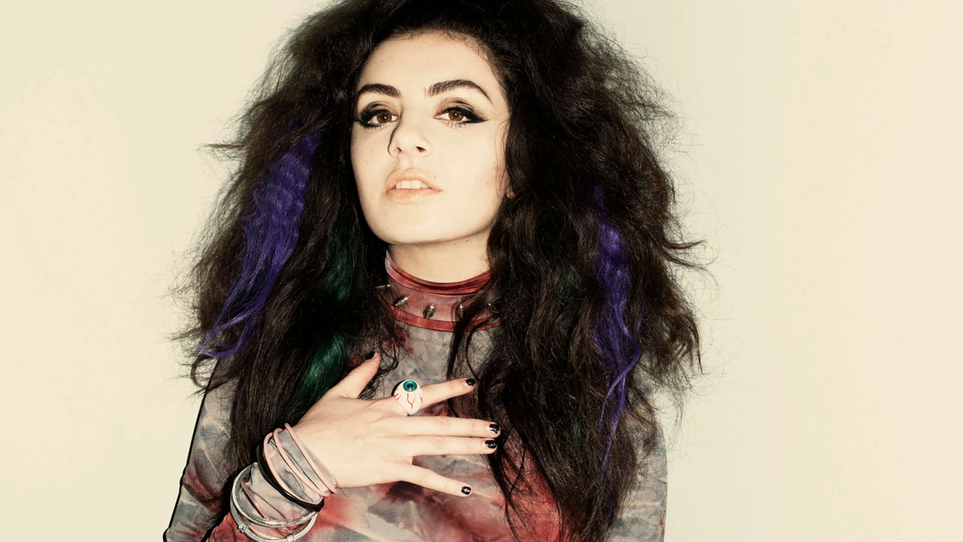 Charli xcx – True Romance